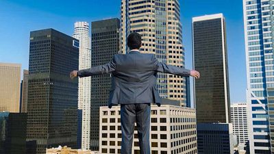 bild aus der news Mit diesem bislang geheimen Film zeigt der "Das fünfte Element"-Macher eine ganz andere Seite: Erster Trailer zu "June And John"