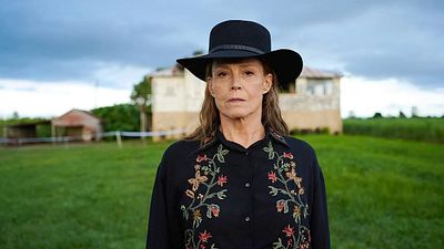 bild aus der news "Avatar"- & "Alien"-Star hütet ein dunkles Geheimnis: Trailer zum Thriller-Drama "Die verlorenen Blumen der Alice Hart"