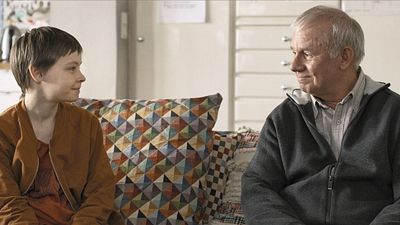 bild aus der news Auf dem falschen Planeten gelandet? Ein exklusiver Ausschnitt mit Joachim Król stimmt euch auf das Kino-Highlight "Wochenendrebellen" ein