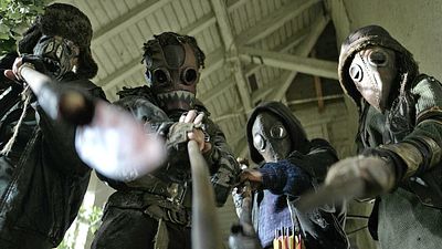 bild aus der news In 6 Wochen geht "The Walking Dead" weiter: In neuem Trailer stranden zwei der beliebtesten Original-Stars in Spanien