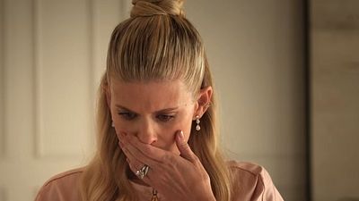 bild aus der news Ist ein DC-Star etwa der Täter? In dieser starbesetzten Serie sorgt ein Mord für bittere Erkenntnisse – jetzt streamen!