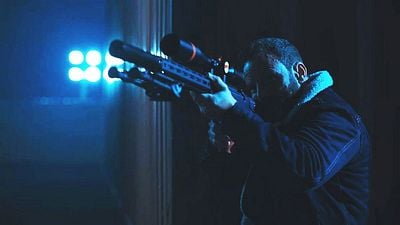 bild aus der news Harte Action: Heute könnt ihr einen großen Netflix-Hit erstmals im TV sehen – mit "24"- & "Riverdale"-Stars