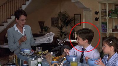 bild aus der news Heute kennt ihn jeder: Wer ist der kleine Junge, der hier neben Jamie Lee Curtis sein Müsli isst?