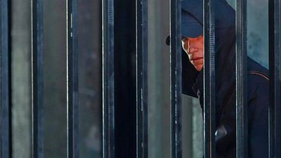 bild aus der news Streaming-Tipp: In dieser großartigen Action-Serie wandelt ein Oscar-Preisträger auf den Spuren von James Bond