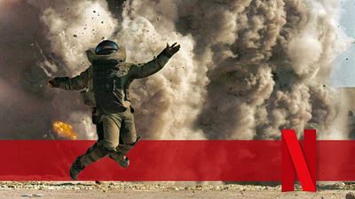 bild aus der news Nach 8 (!) Jahren kehrt eine Regie-Legende endlich zurück: Erstes Bild von "Mission: Impossible"-Star in neuem Netflix-Kracher