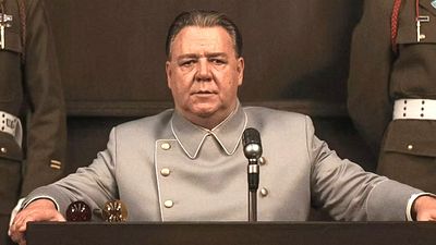 bild aus der news Von Hitlers rechter Hand zum fiesen Aufseher: Erste Bilder zum neuen Film von "Gladiator"-Star Russell Crowe