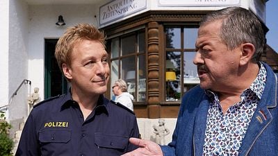 bild aus der news Nach 24 Jahren tritt "Rosenheim-Cops"-Star kürzer: Warum Fans davon aber nichts mitbekommen werden