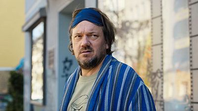 bild aus der news Der "Good Bye, Lenin!"-Macher versammelt in seinem neuen Film ein beachtliches Star-Aufgebot: Trailer zu "Der Held vom Bahnhof Friedrichstraße"