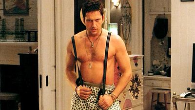 bild aus der news "Ich habe sie förmlich aufgeschnitten": Gerard Butler hat am Set eines Valentins-Klassikers Co-Star Hilary Swank ins Krankenhaus befördert