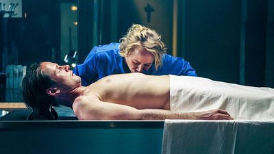 bild aus der news Ein Thriller-Highlight aus Deutschland? Im ersten Trailer zur Netflix-Serie "Totenfrau" sucht eine Bestatterin nach dem Mörder ihres Mannes