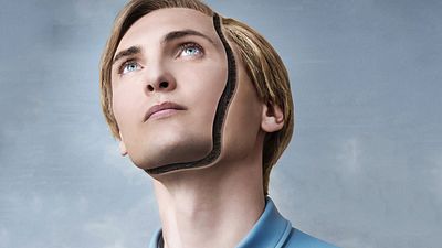 bild aus der news "The Witcher"-Star als mörderisch-eifersüchtiger KI-Roboter: Stylischer deutscher Trailer zum Sci-Fi-Thriller "T.I.M."