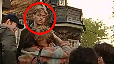 bild aus der news Dieser "Stranger Things"-Star begann seine Karriere vor 31 Jahren in einem ZDF-Krimi: Erkennt ihr ihn?