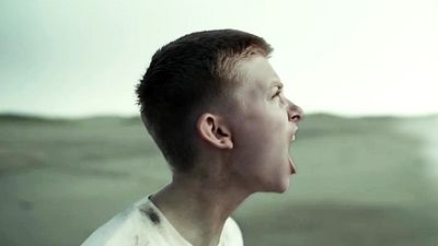 bild aus der news Wird die KI zum Retter oder zum Verderben? Deutscher Trailer zum Sci-Fi-Geheimtipp "Electric Child" – exklusiv bei FILMSTARTS