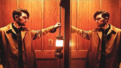 bild aus der news "Severance"-Star Adam Scott im atmosphärisch-gruseligen Trailer zum Haunted-Hotel-Horror "Hokum"