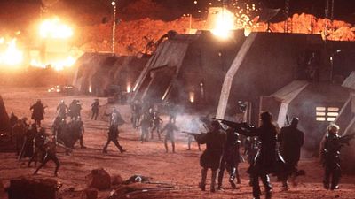 bild aus der news Mars-Zivilisation und Zombie-Attacken: Regie-Meister feiert trashigen Sci-Fi-Horror als einen der besten Filme des 21. Jahrhunderts!