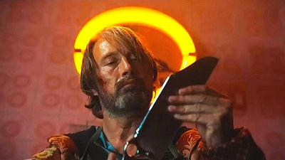 bild aus der news Bond-Bösewicht in abgefahrener Monster-Action: Trailer zum Fantasy-Horror "Dust Bunny" mit "Alien"-, "Star Wars"- & Marvel-Stars