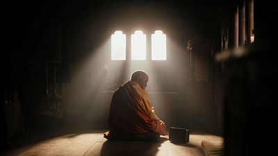 bild aus der news Visuell beeindruckende Kino-Perle mit einem Schuss Tarantino: Deutsche Trailerpremiere zu "Was will der Lama mit dem Gewehr?"