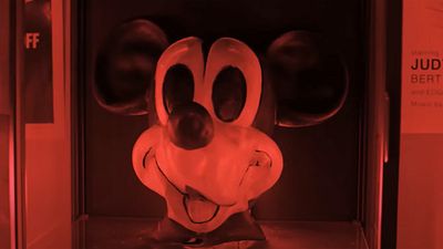 bild aus der news Die größte Disney-Legende überhaupt wird zum brutalen Killer: Neuer Trailer zum Horrorfilm "The Mouse Trap"