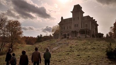 bild aus der news In den USA im Streaming, bei uns im Kino! Erster Trailer zum neuen Stephen-King-Horror "Salem’s Lot" zeigt Vampire im Blutrausch
