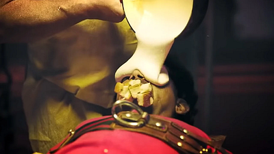 bild aus der news Neu im Streaming-Abo: Total irrer FSK-18-Splatter aus der Schweiz – hier werden Leute mit Käsefondue-Boarding (!) gefoltert