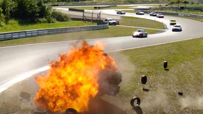 "Fast & Furious" kann einpacken! Im neuen Trailer zu "Manta, Manta 2" gibt’s brennende Autos, Überschläge und spektakuläre Klippenstürze!