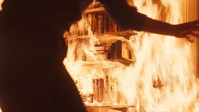 bild aus der news Exklusive Trailer-Premiere: Im schwarzhumorigen Paranoia-Thriller "Hysteria" läuft nach einem niedergebrannten Koran alles aus dem Ruder!