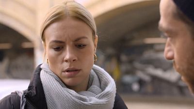 bild aus der news GZSZ-Vorschau heute: Carlos und Zoe wollen Berlin sofort voller Panik verlassen – doch dann folgt der Schock