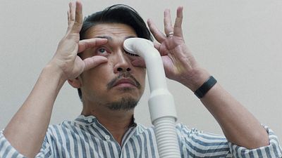 bild aus der news Verliebt in einen Staubsauger-Geist: Der deutsche Trailer zu "A Useful Ghost" ist herrlich durchgeknallt – exklusiv bei FILMSTARTS