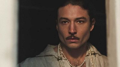 bild aus der news Künstler statt Superheld: "The Flash"-Star Ezra Miller entführt im deutschen Trailer ins "Dalíland"