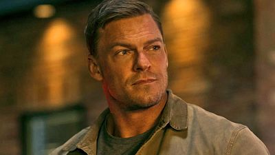 bild aus der news "Reacher"-Star Alan Ritchson soll seine 3. DC-Rolle übernehmen – es wird aber nicht Batman