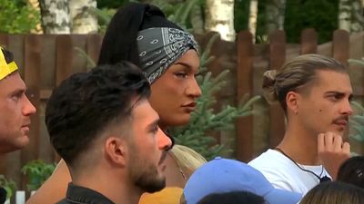 bild aus der news Unfaires Spiel bei "Der Promihof": Die Produktion muss eingreifen und zieht harte Konsequenzen für eine Kandidatin