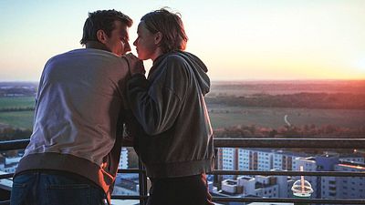 bild aus der news Große Emotionen mit Jannis Niewöhner & Luna Wedler: Trailer zur Bestsellerverfilmung "22 Bahnen"