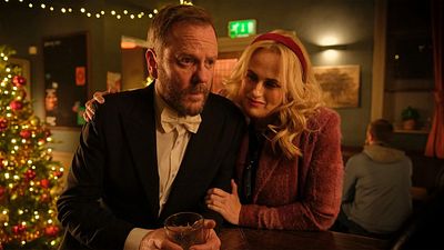 bild aus der news In 2 Tagen streamen: Trailer zur neuen Weihnachtskomödie mit "24"-Ikone Kiefer Sutherland als Ex-Actionheld