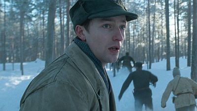 bild aus der news Mann kündigte seinen Job und googelte "Wie schreibt man einen Film?" – 5 Jahre später wird sein Kriegsfilm bei Netflix gefeiert!