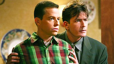 bild aus der news "Sie hatten so viel Angst vor ihm, dass sie ihm Geld hinterhergeworfen haben": Charlie Sheens Co-Star kritisiert ungerechte Bezahlung