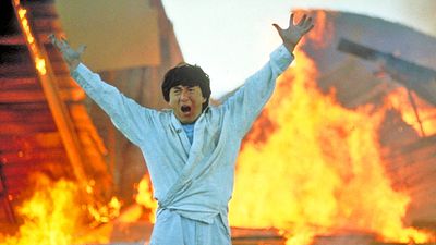 bild aus der news Dieses Action-Spektakel mit Jackie Chan gab es 25 Jahre lang nur gekürzt – heute Abend läuft es im TV!
