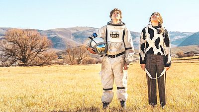 bild aus der news Als hätte Steven Spielberg eine Sci-Fi-RomCom gemacht: Deutscher Trailer zu "Hilfe, Aliens haben meine Eltern entführt!"