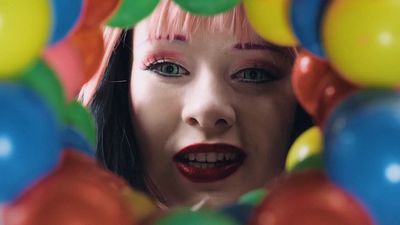 bild aus der news Ein bisschen Gehirnkitzel gefällig? Dann ist der Trailer zum ASMR-Horror "Spoiling You" genau richtig!