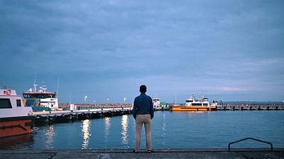 bild aus der news Erzählt von Charly Hübner: Der Trailer zu "Vom Traum, unsinkbar zu sein" beleuchtet das Ende einer Ära – exklusiv bei FILMSTARTS