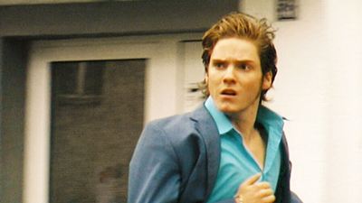 Dieser herausragende Film mit Daniel Brühl ist viel zu unbekannt, das muss sich ändern –  auf Netflix könnt ihr ihn streamen!