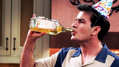 bild aus der news Weil die Produzenten unbedingt Charlie Sheen loswerden wollten: Dieser Superstar sollte ihn in "Two And A Half Men" ursprünglich ersetzen!