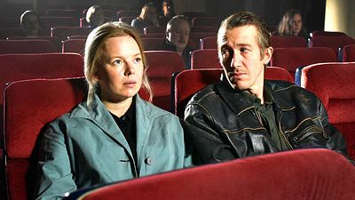 bild aus der news Exklusiv bei FILMSTARTS gibt's den deutschen Trailer zu einem der schönsten Filme des Jahres: "Fallende Blätter"