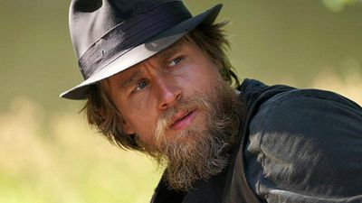 bild aus der news TV-Premiere: "Sons Of Anarchy"-Star Charlie Hunnam muss einen Mord aufklären – und bekommt es mit Mel Gibson zu tun!