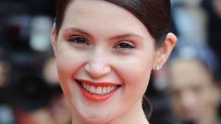 bild aus der news "Byzantium": Gemma Arterton und Saoirse Ronan in Vampir-Drama