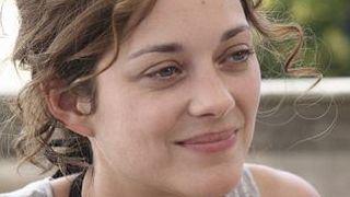 bild aus der news "Arthur & Lancelot": Marion Cotillard als böse Zauberin Morgana im Gespräch