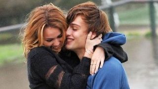 bild aus der news "LOL": Erster Trailer zur Coming-of-Age-Komödie mit Miley Cyrus und Demi Moore