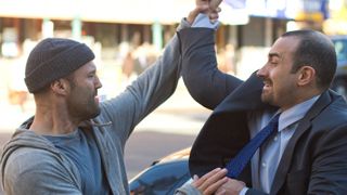 bild aus der news Jason Statham verprügelt korrupte Polizisten in Clip aus "Safe"