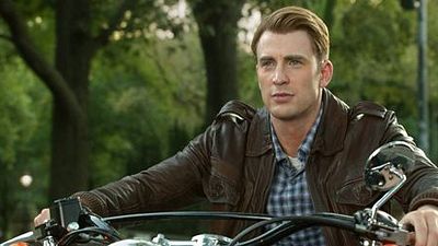 bild aus der news "The Avengers": Verwirrter Captain America und cooler Stan-Lee-Cameo in geschnittener Szene