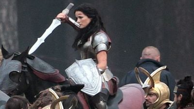 bild aus der news Kämpfende Jaimie Alexander und Explosionen am Set von "Thor 2: the Dark World"