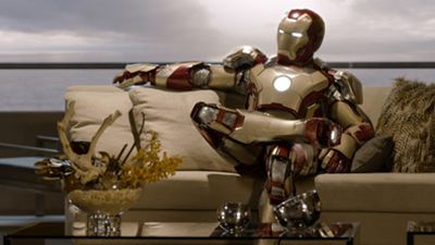 Lässig, am Boden und verliebt: Der Superheld in verschiedenen Posen in neuen Bildern zu "Iron Man 3"